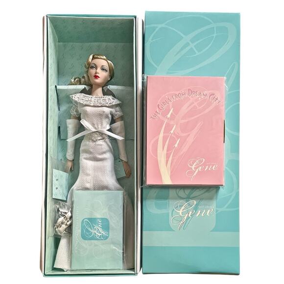 2008 Integrity Gene Distant Venus Convention Doll w/Accessories Autographed NRFB